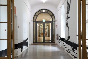 Eine künstlerische Reise: Der Korridor des Kunstquartiers Berlin Kreuzberg