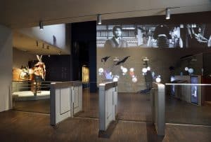 Sensorschleuse Argus 60 Detail Glasfüllung im Samurai Museum Berlin