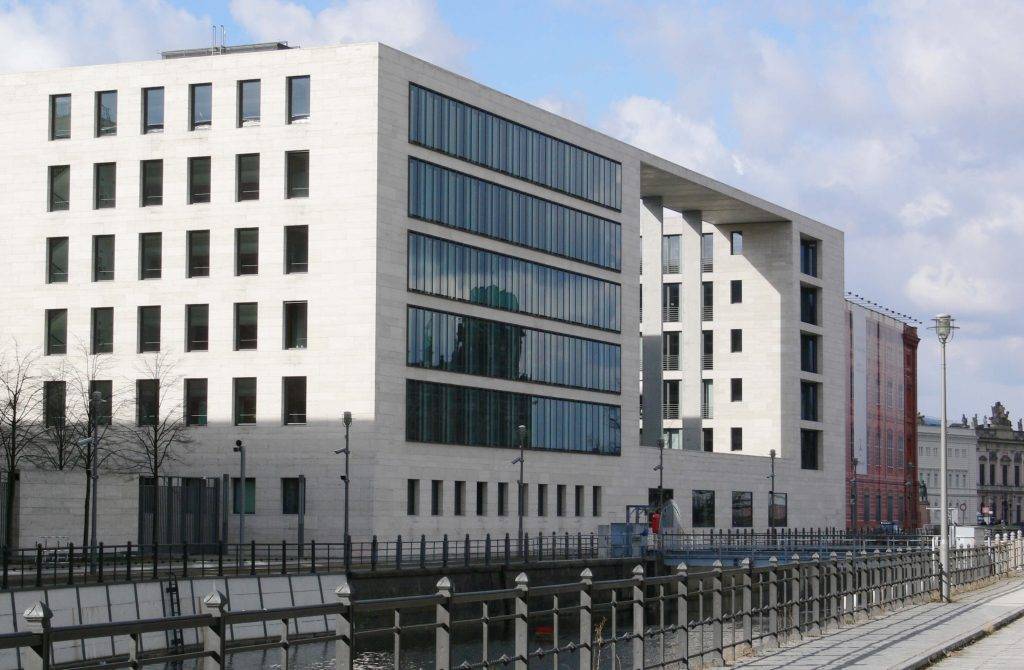 Auswärtiges Amt Berlin Modernes Gebäude am Wasser